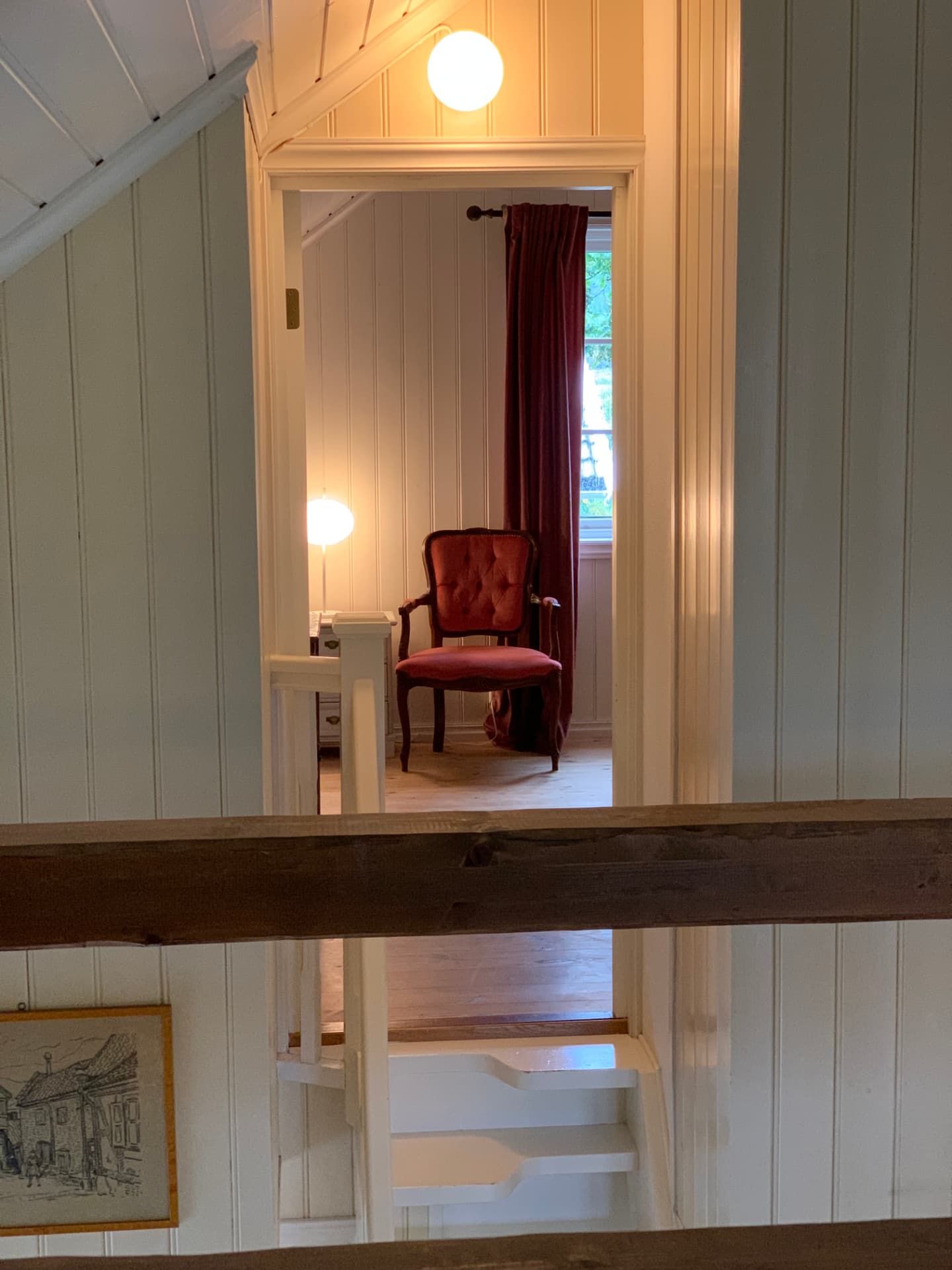Utsikt fra trappen mot soverommet