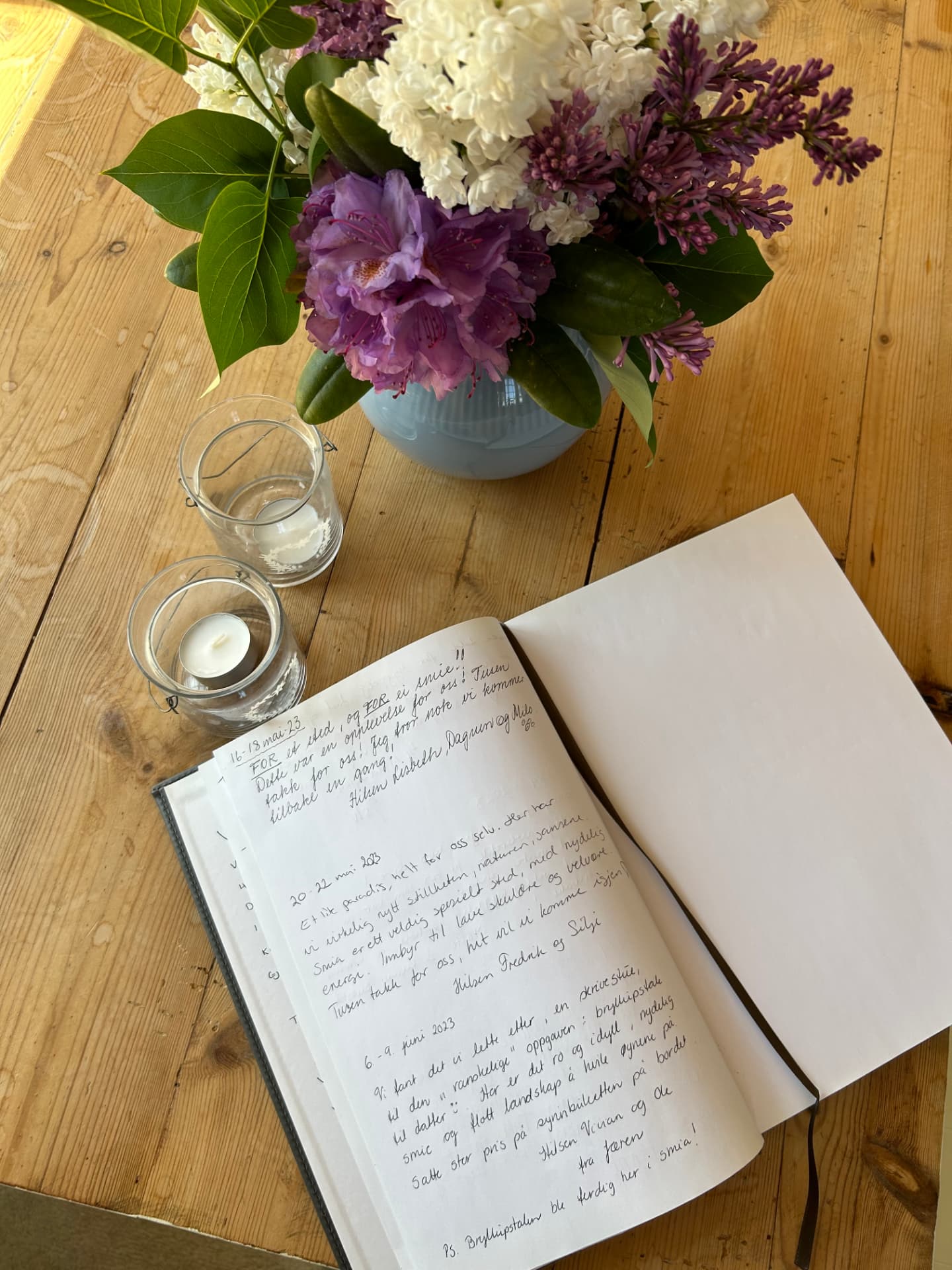 The guest book with lilacs