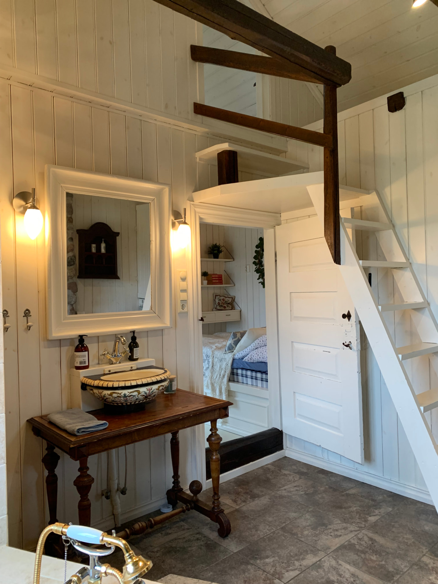 Washbasin and mirror by the bathroom entrance