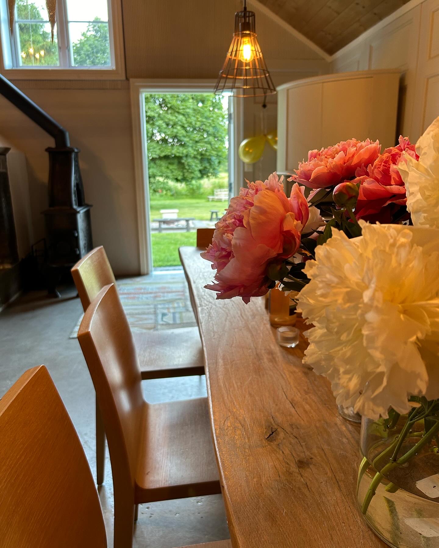 Long table with flowers and a view of the garden